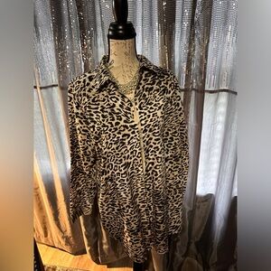 Women’s Chico’s Size 3 No-Iron Button Down, Leopard